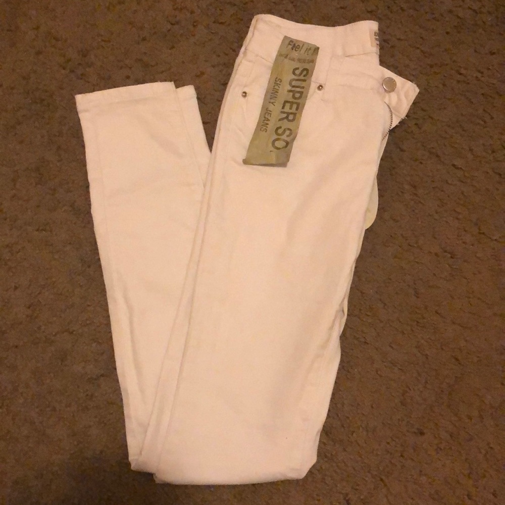 WHITE SKINNY JEANS! 👖